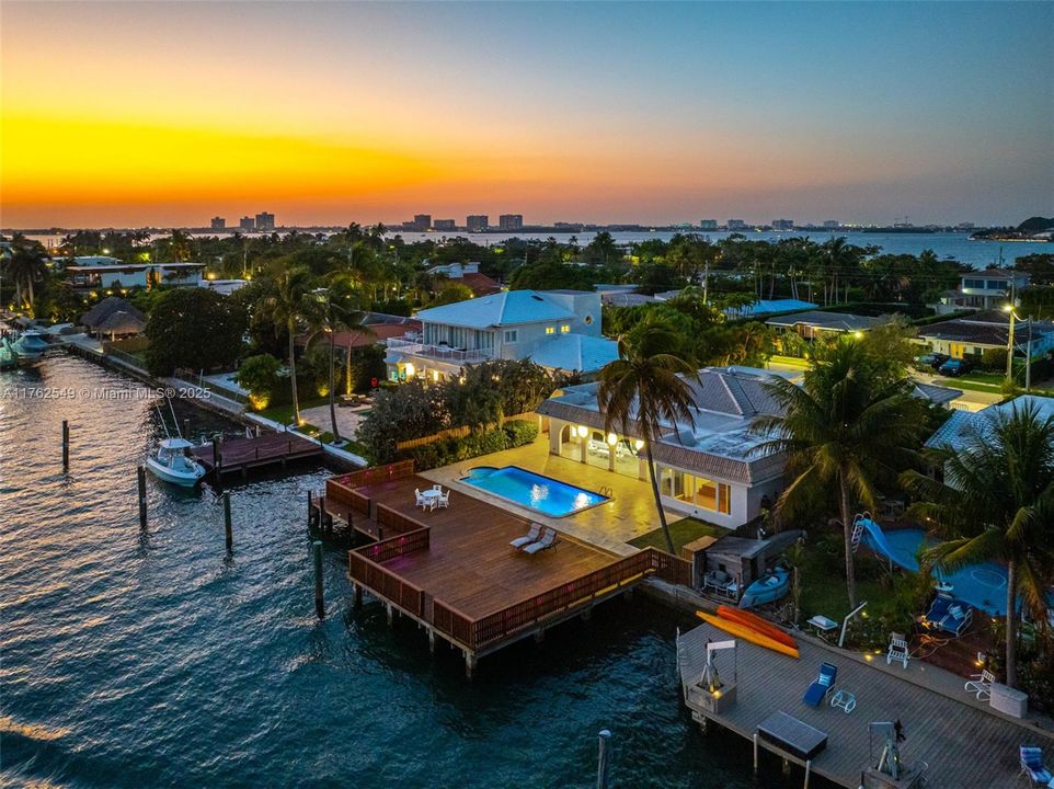 Active With Contract: $6,930,000 (4 beds, 4 baths, 4315 Square Feet)