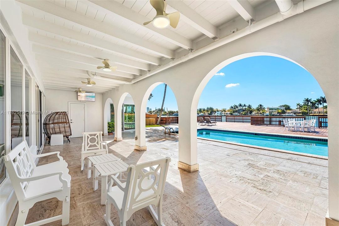 Active With Contract: $6,930,000 (4 beds, 4 baths, 4315 Square Feet)