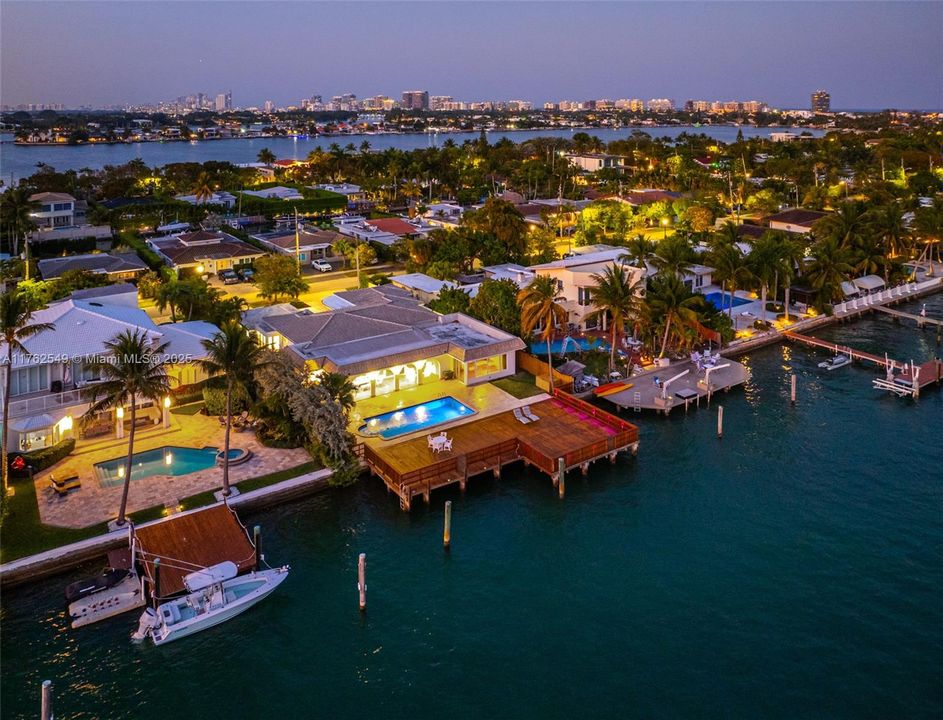 Active With Contract: $6,930,000 (4 beds, 4 baths, 4315 Square Feet)