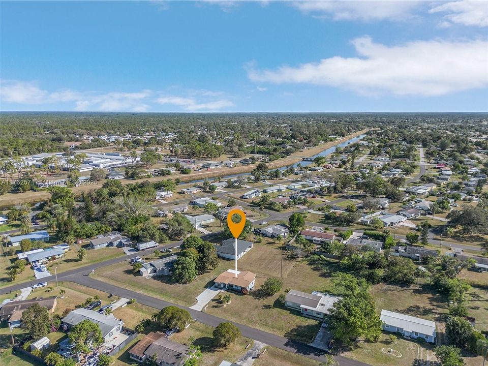 Недавно продано: $265,000 (3 спален, 2 ванн, 1212 Квадратных фут)