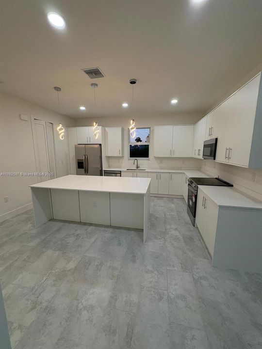 最近租的: $2,400 (3 贝兹, 2 浴室, 0 平方英尺)