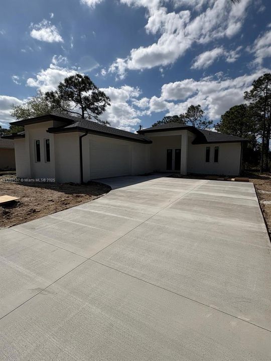 最近租的: $2,400 (3 贝兹, 2 浴室, 0 平方英尺)