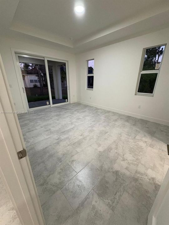 最近租的: $2,400 (3 贝兹, 2 浴室, 0 平方英尺)