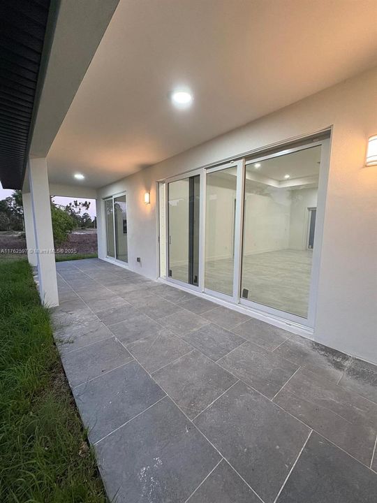 最近租的: $2,400 (3 贝兹, 2 浴室, 0 平方英尺)