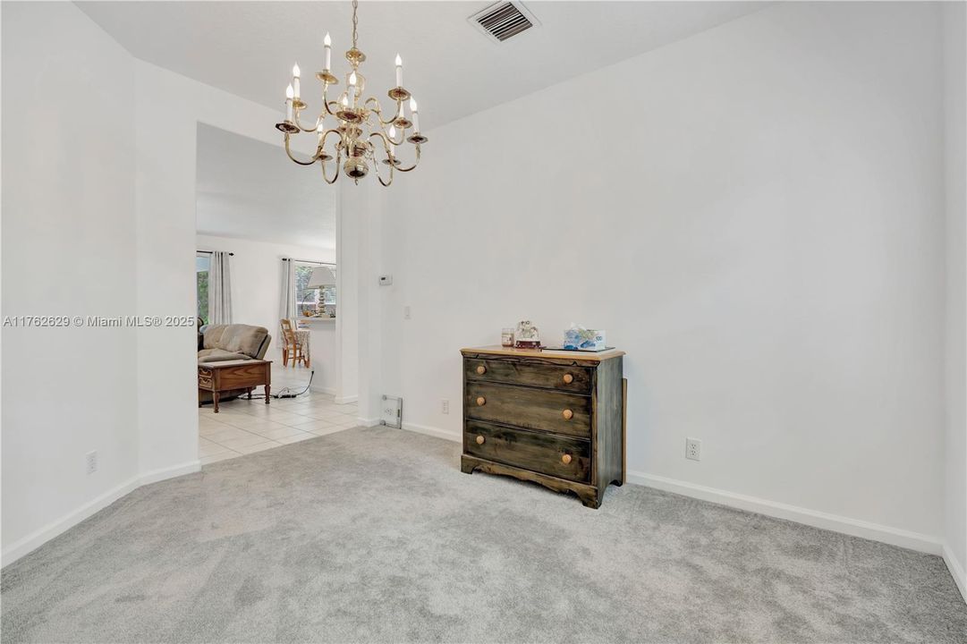 Vendido Recientemente: $975,000 (5 camas, 4 baños, 2923 Pies cuadrados)