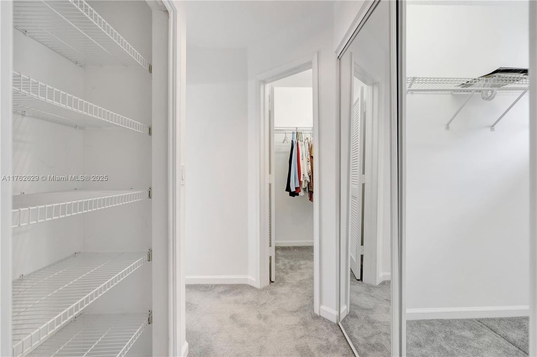 Vendido Recientemente: $975,000 (5 camas, 4 baños, 2923 Pies cuadrados)