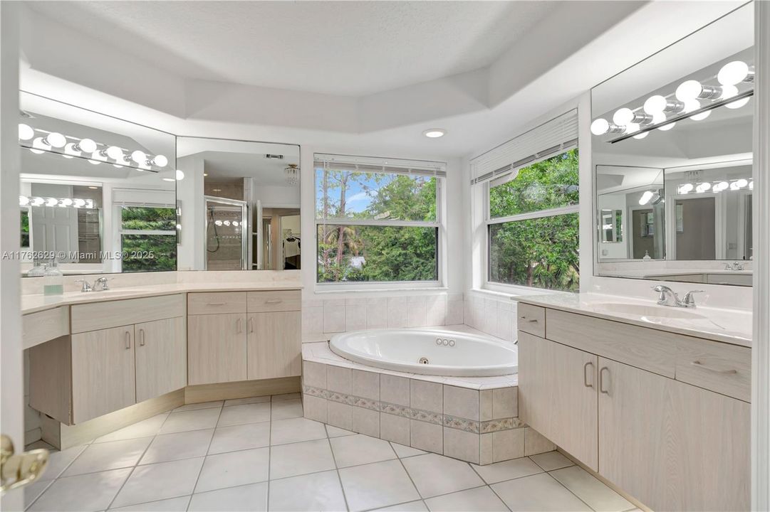 Vendido Recientemente: $975,000 (5 camas, 4 baños, 2923 Pies cuadrados)