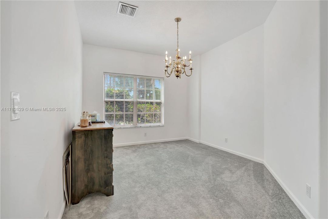 Vendido Recientemente: $975,000 (5 camas, 4 baños, 2923 Pies cuadrados)