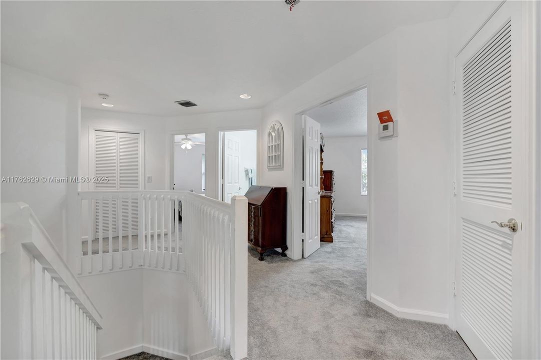 Vendido Recientemente: $975,000 (5 camas, 4 baños, 2923 Pies cuadrados)