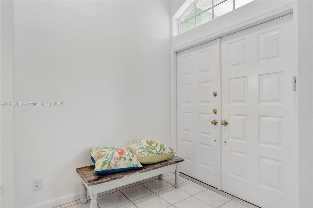 Vendido Recientemente: $975,000 (5 camas, 4 baños, 2923 Pies cuadrados)