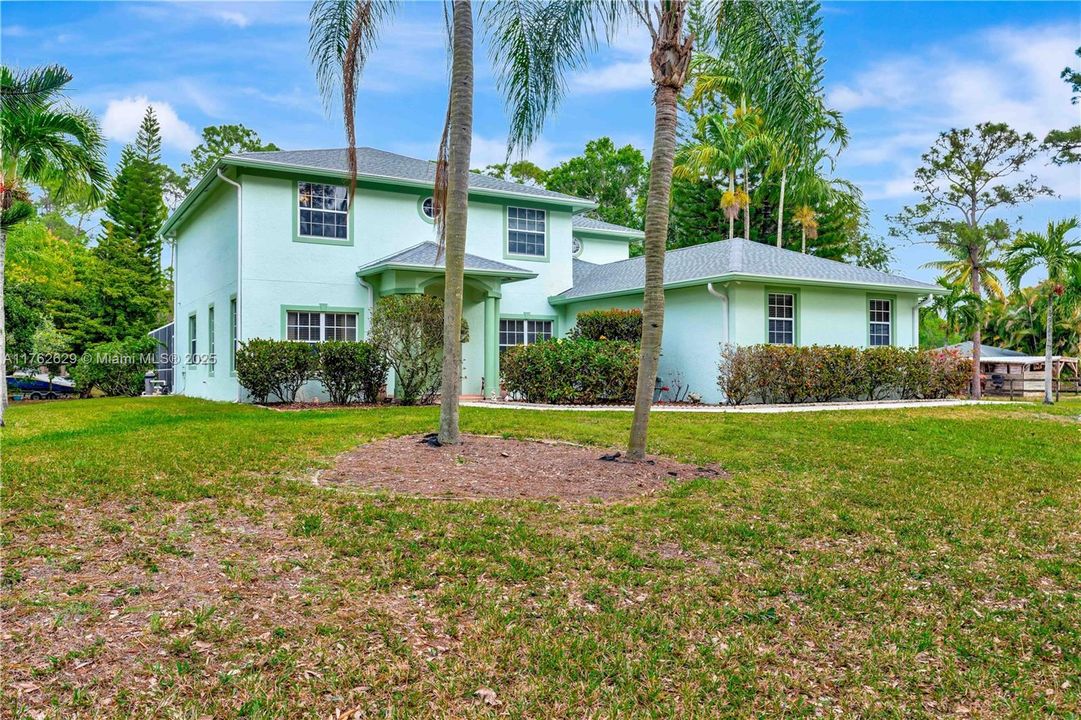 Vendido Recientemente: $975,000 (5 camas, 4 baños, 2923 Pies cuadrados)