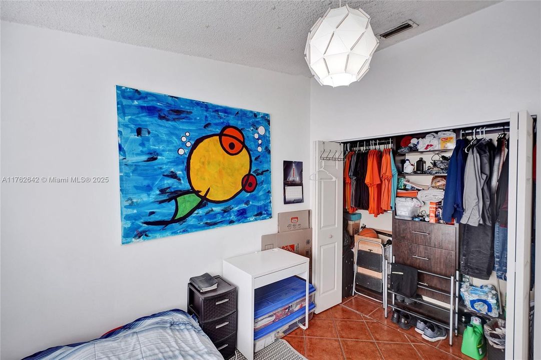 Vendido Recientemente: $440,000 (4 camas, 2 baños, 1090 Pies cuadrados)