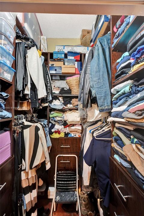 Vendido Recientemente: $440,000 (4 camas, 2 baños, 1090 Pies cuadrados)