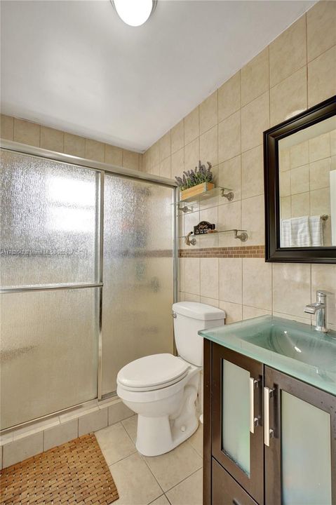 Vendido Recientemente: $440,000 (4 camas, 2 baños, 1090 Pies cuadrados)