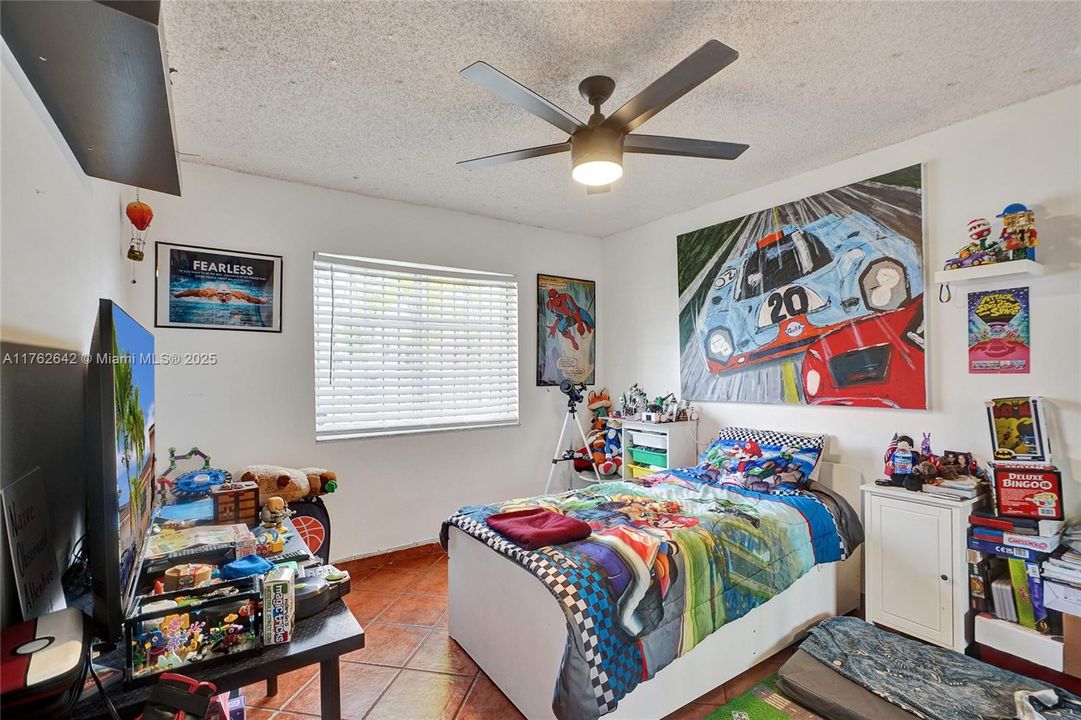 Vendido Recientemente: $440,000 (4 camas, 2 baños, 1090 Pies cuadrados)