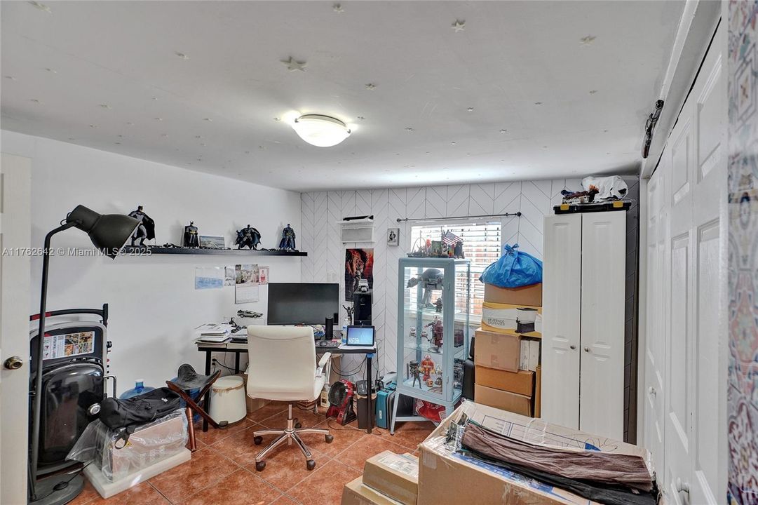 Vendido Recientemente: $440,000 (4 camas, 2 baños, 1090 Pies cuadrados)