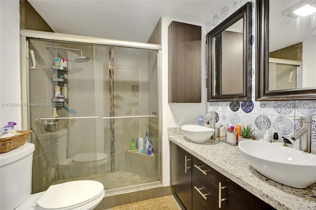 Vendido Recientemente: $440,000 (4 camas, 2 baños, 1090 Pies cuadrados)