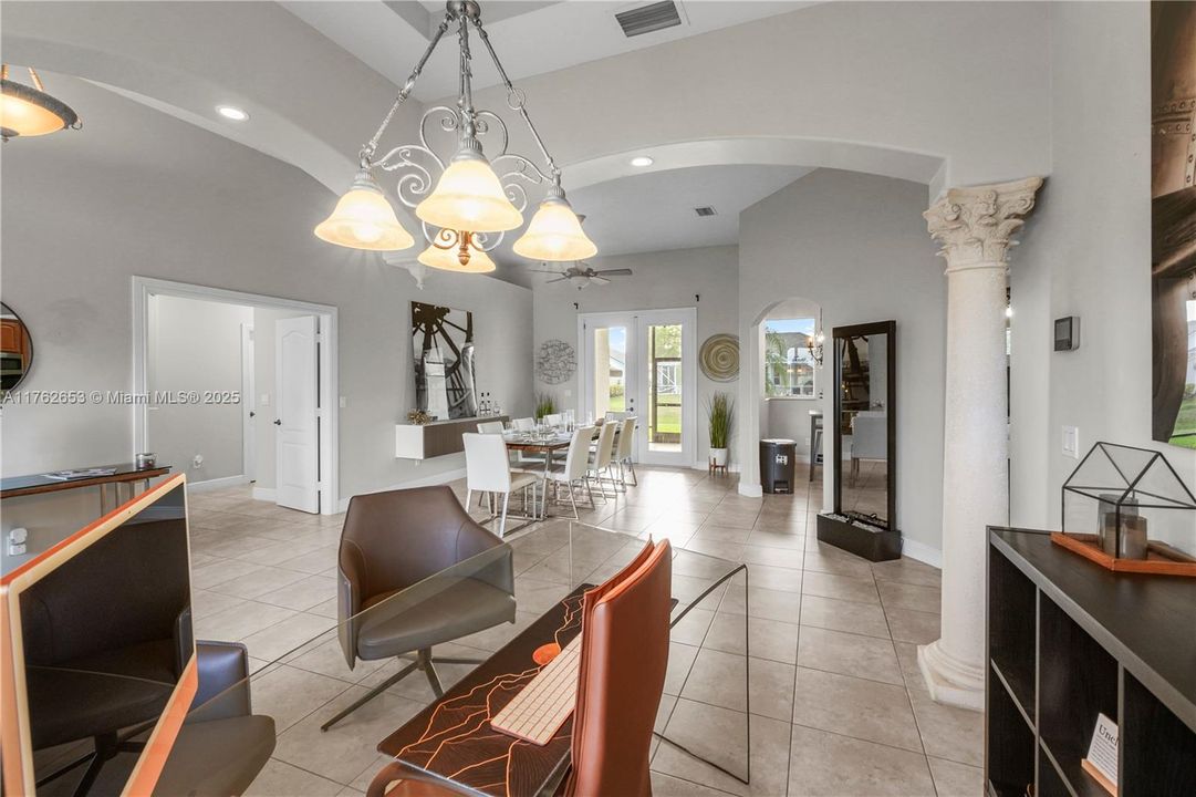 合同活跃: $480,000 (3 贝兹, 2 浴室, 2367 平方英尺)