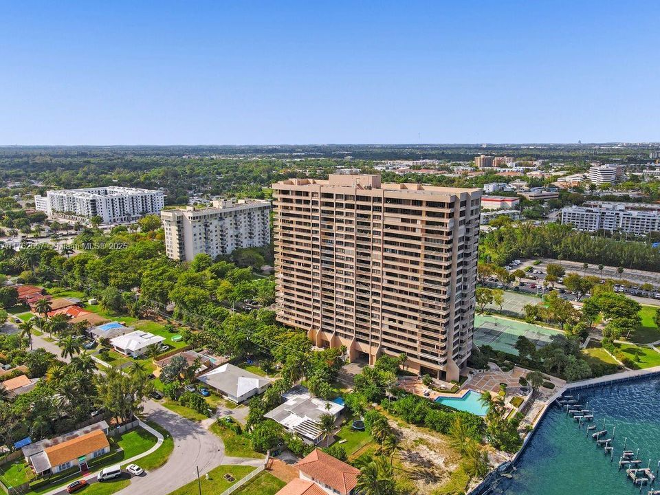 En Venta: $379,000 (2 camas, 2 baños, 1811 Pies cuadrados)