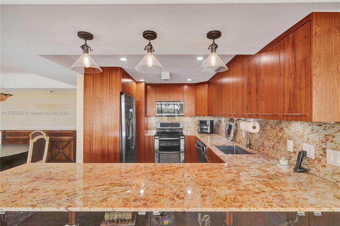 En Venta: $379,000 (2 camas, 2 baños, 1811 Pies cuadrados)