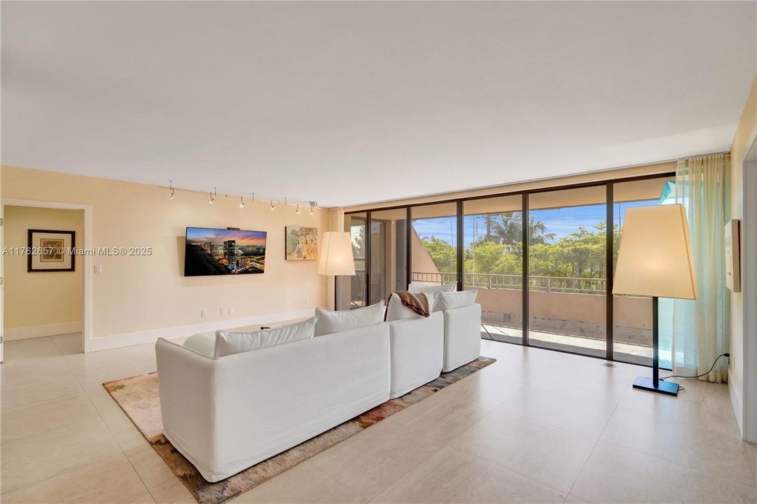 En Venta: $379,000 (2 camas, 2 baños, 1811 Pies cuadrados)