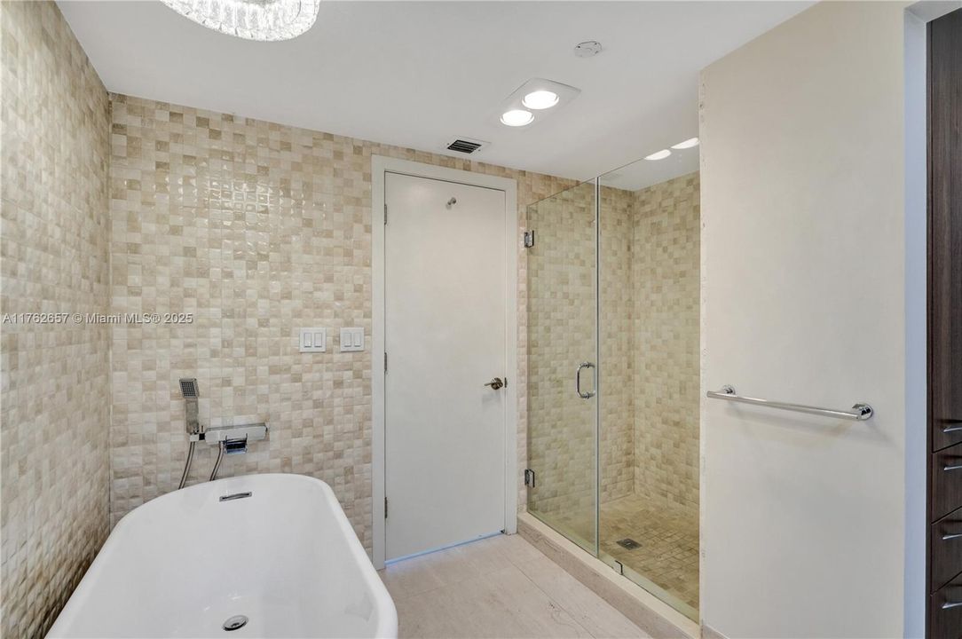 En Venta: $379,000 (2 camas, 2 baños, 1811 Pies cuadrados)