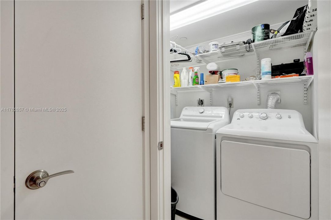 En Venta: $379,000 (2 camas, 2 baños, 1811 Pies cuadrados)