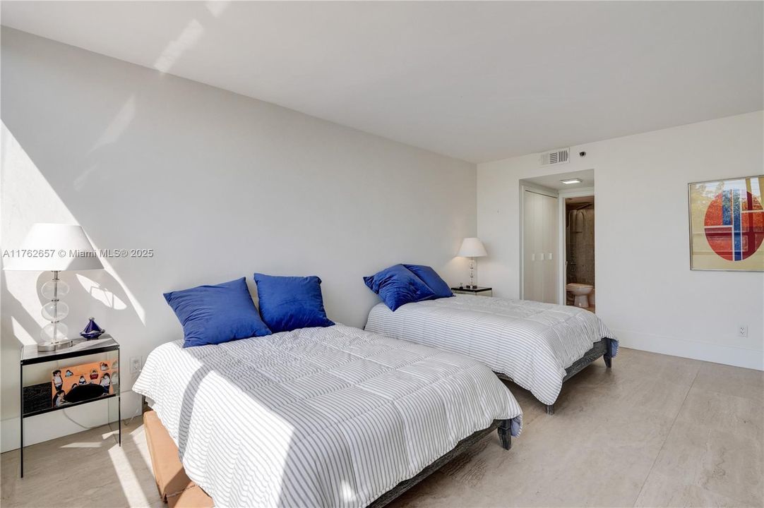 En Venta: $379,000 (2 camas, 2 baños, 1811 Pies cuadrados)