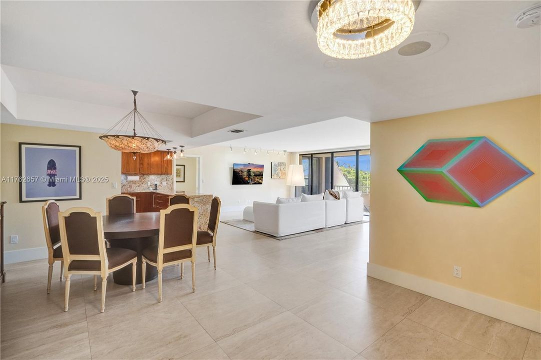 En Venta: $379,000 (2 camas, 2 baños, 1811 Pies cuadrados)