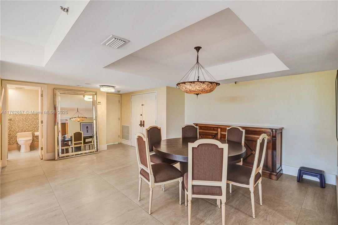 En Venta: $379,000 (2 camas, 2 baños, 1811 Pies cuadrados)