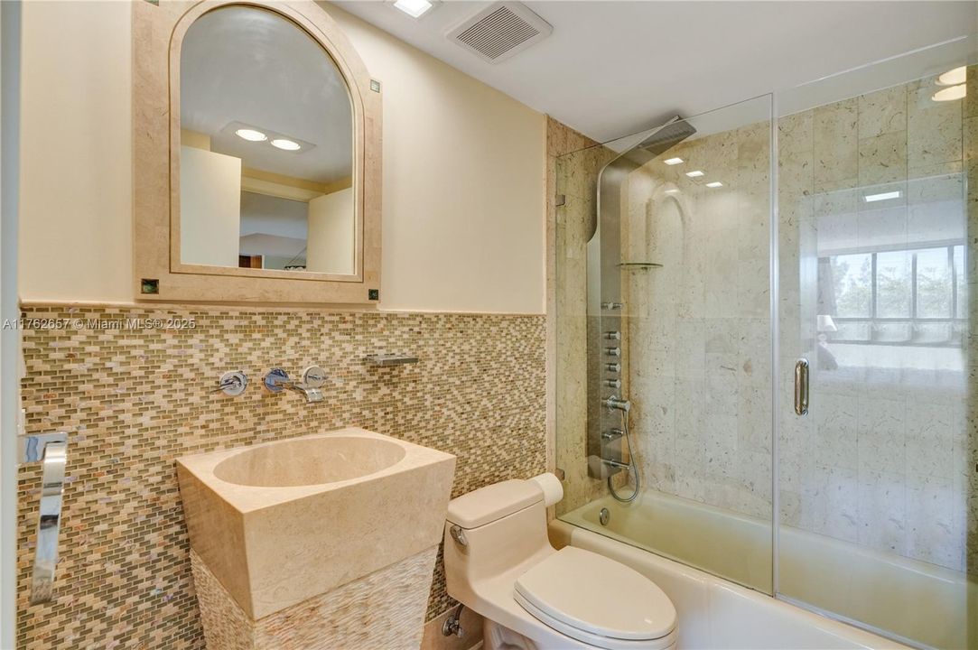 En Venta: $379,000 (2 camas, 2 baños, 1811 Pies cuadrados)