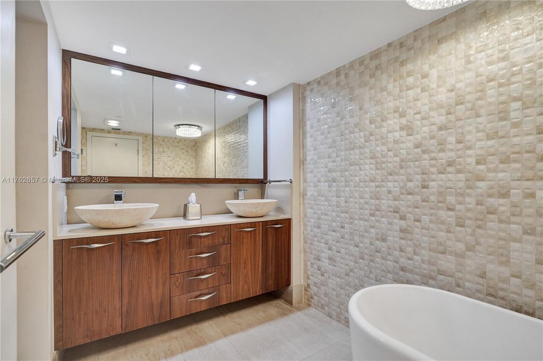 En Venta: $379,000 (2 camas, 2 baños, 1811 Pies cuadrados)