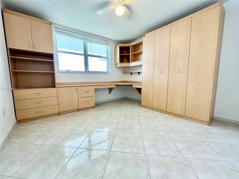 Recently Sold: $230,000 (2 beds, 2 baths, 1083 Square Feet)