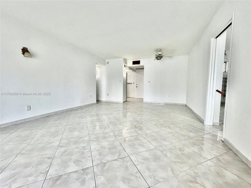 Recently Sold: $230,000 (2 beds, 2 baths, 1083 Square Feet)