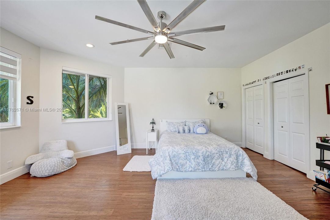 Недавно продано: $2,495,000 (6 спален, 4 ванн, 4736 Квадратных фут)