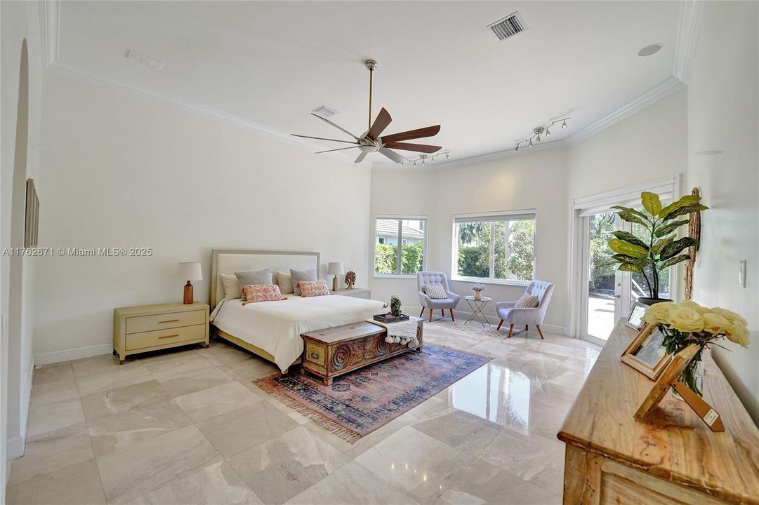 Недавно продано: $2,495,000 (6 спален, 4 ванн, 4736 Квадратных фут)