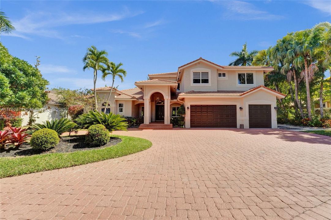 Недавно продано: $2,495,000 (6 спален, 4 ванн, 4736 Квадратных фут)