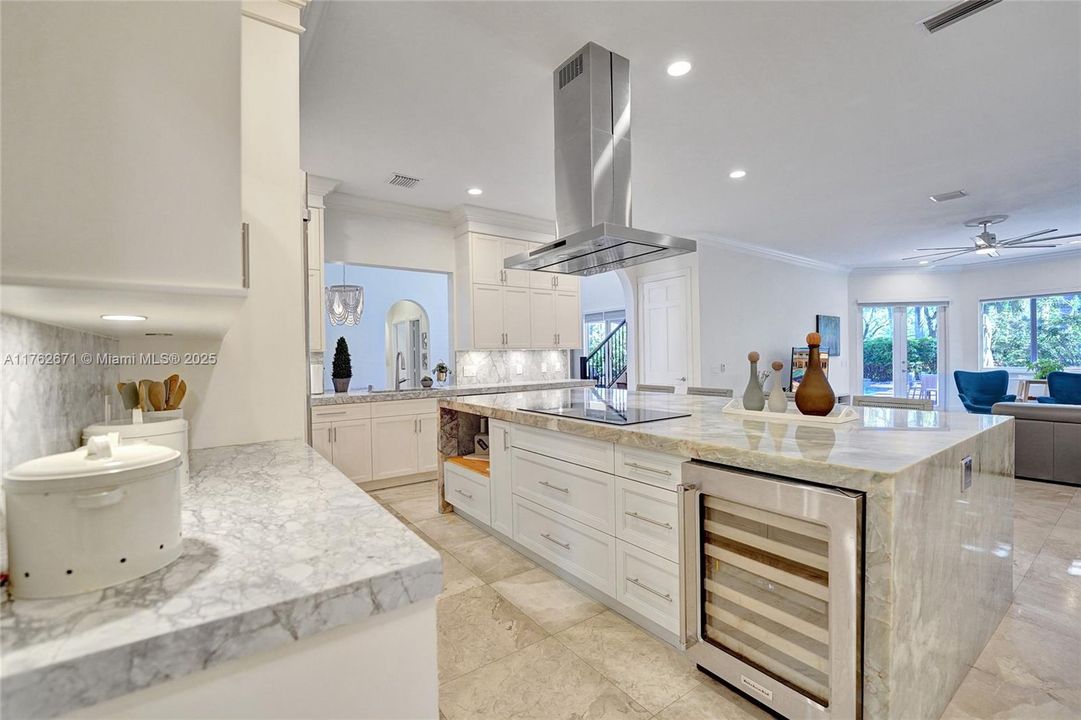 Недавно продано: $2,495,000 (6 спален, 4 ванн, 4736 Квадратных фут)