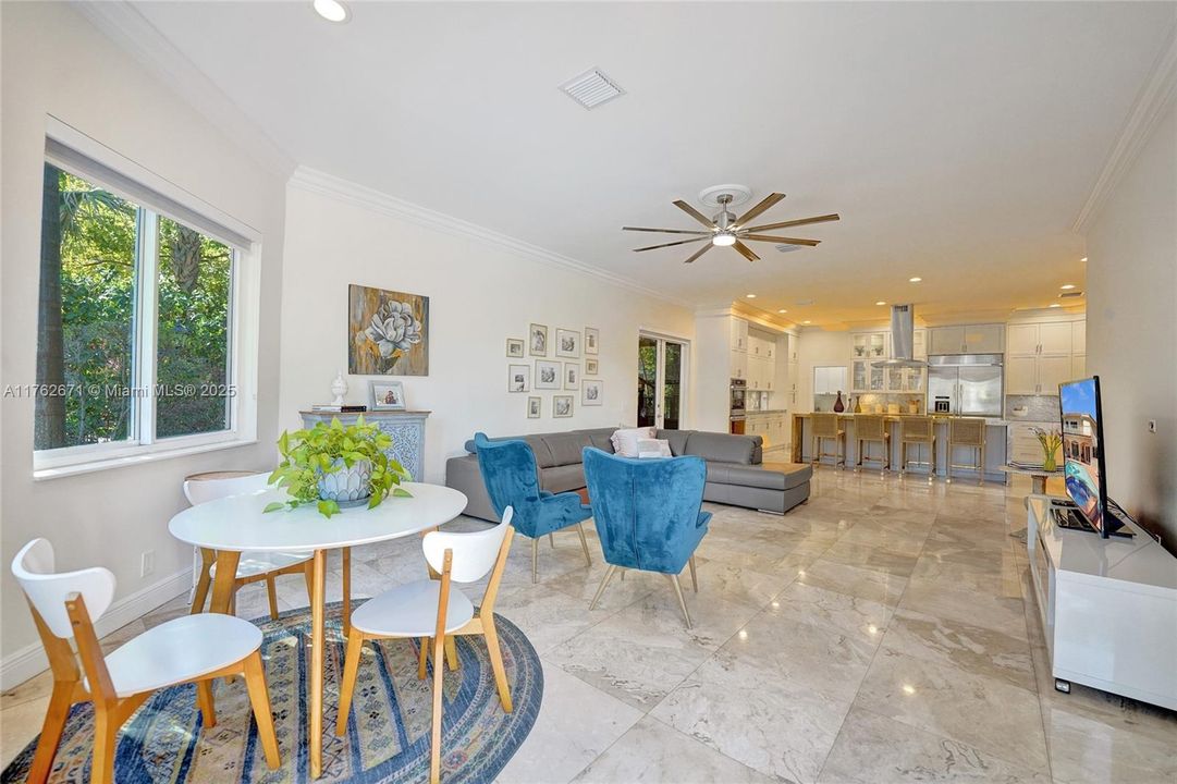 Недавно продано: $2,495,000 (6 спален, 4 ванн, 4736 Квадратных фут)