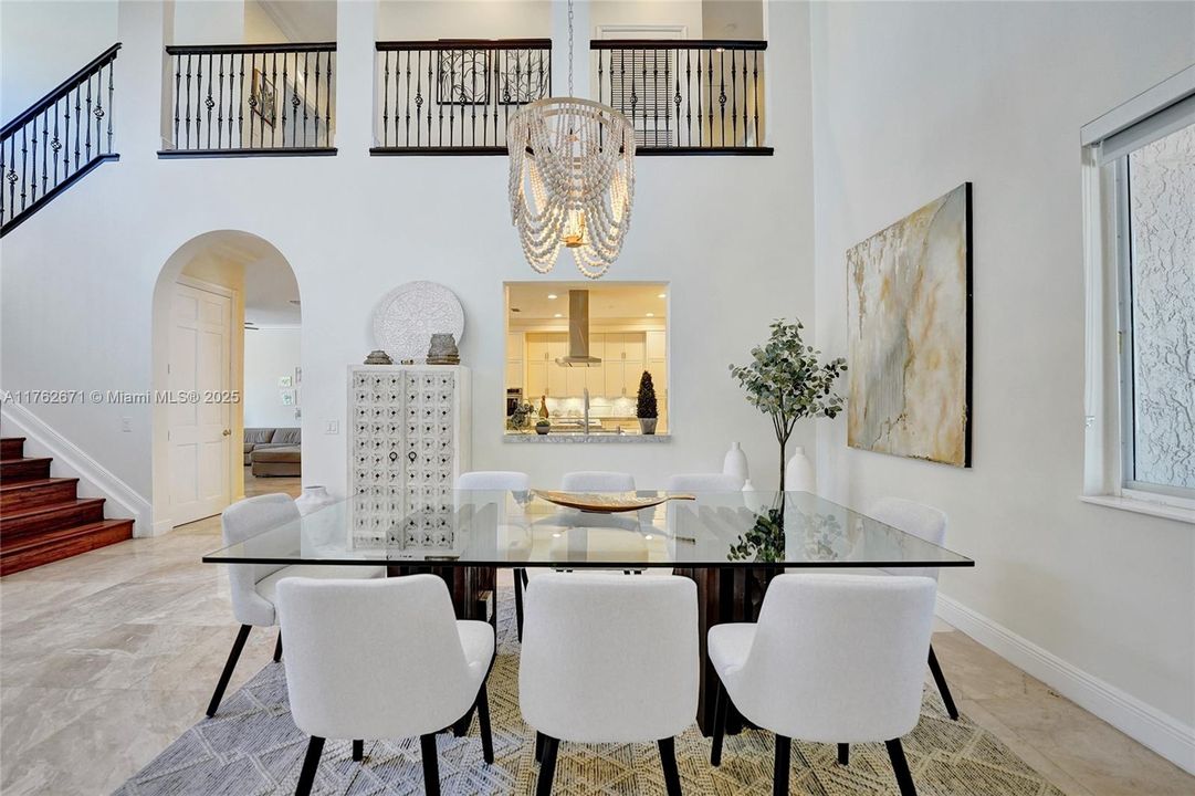 Недавно продано: $2,495,000 (6 спален, 4 ванн, 4736 Квадратных фут)