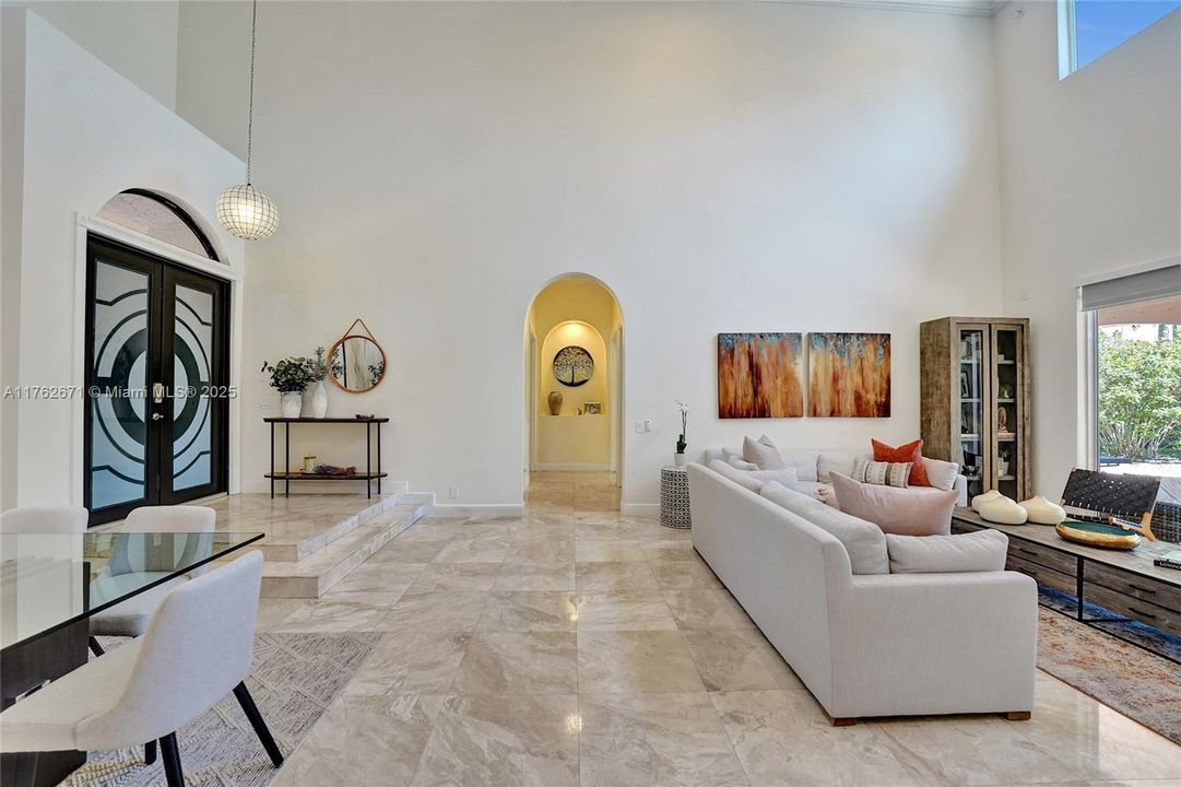 Недавно продано: $2,495,000 (6 спален, 4 ванн, 4736 Квадратных фут)