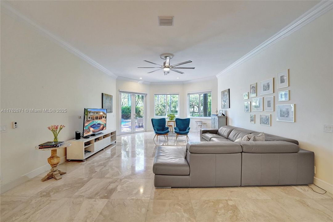 Недавно продано: $2,495,000 (6 спален, 4 ванн, 4736 Квадратных фут)