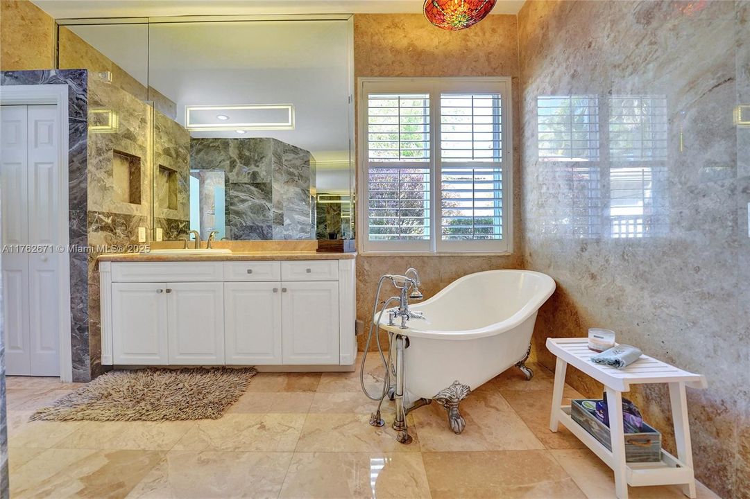 Недавно продано: $2,495,000 (6 спален, 4 ванн, 4736 Квадратных фут)