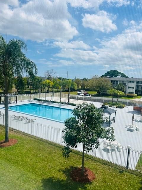 Active With Contract: $124,900 (1 beds, 1 baths, 672 Square Feet)