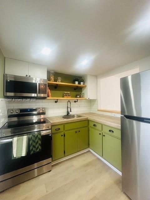 Active With Contract: $124,900 (1 beds, 1 baths, 672 Square Feet)
