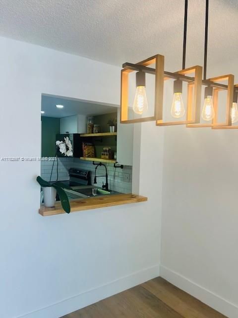 Active With Contract: $124,900 (1 beds, 1 baths, 672 Square Feet)