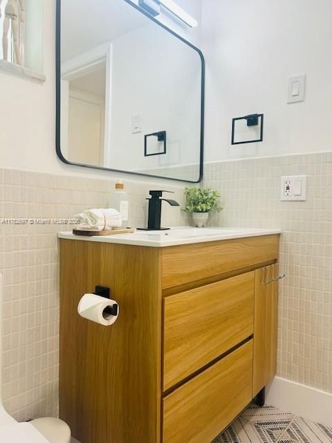 Active With Contract: $124,900 (1 beds, 1 baths, 672 Square Feet)