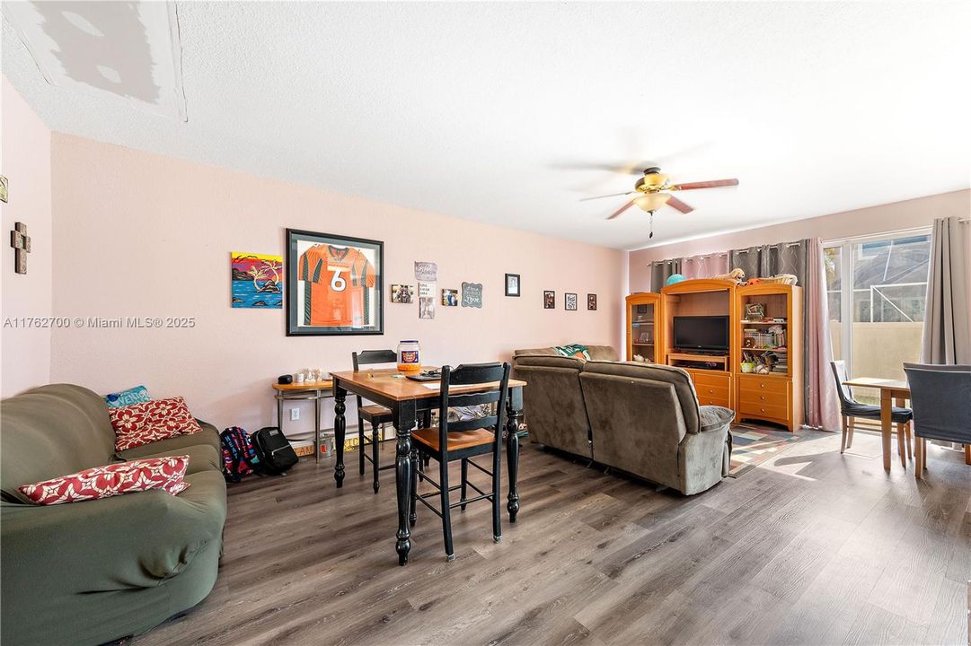 For Sale: $789,900 (5 beds, 3 baths, 2998 Square Feet)