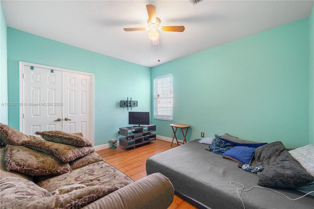 For Sale: $789,900 (5 beds, 3 baths, 2998 Square Feet)