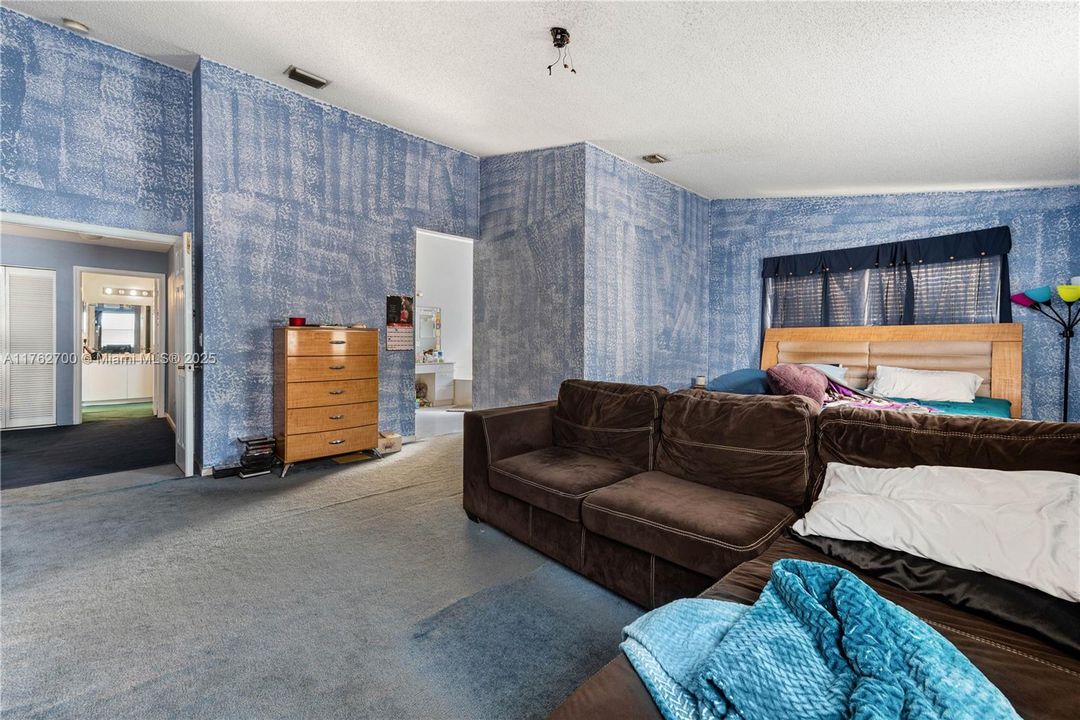 For Sale: $789,900 (5 beds, 3 baths, 2998 Square Feet)